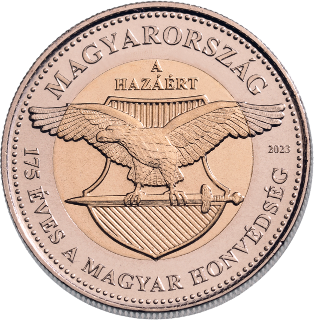 Az érme belső magjában a Magyar Honvédség jelmondata: „A HAZÁÉRT” felirat, a külső körgyűrűben, gyöngysorszegélyen belül, köriratban fent a „MAGYARORSZÁG”, lent a „175 éves a MAGYAR HONVÉDSÉG” felirat, valamint a „2023” verési évszám olvasható.