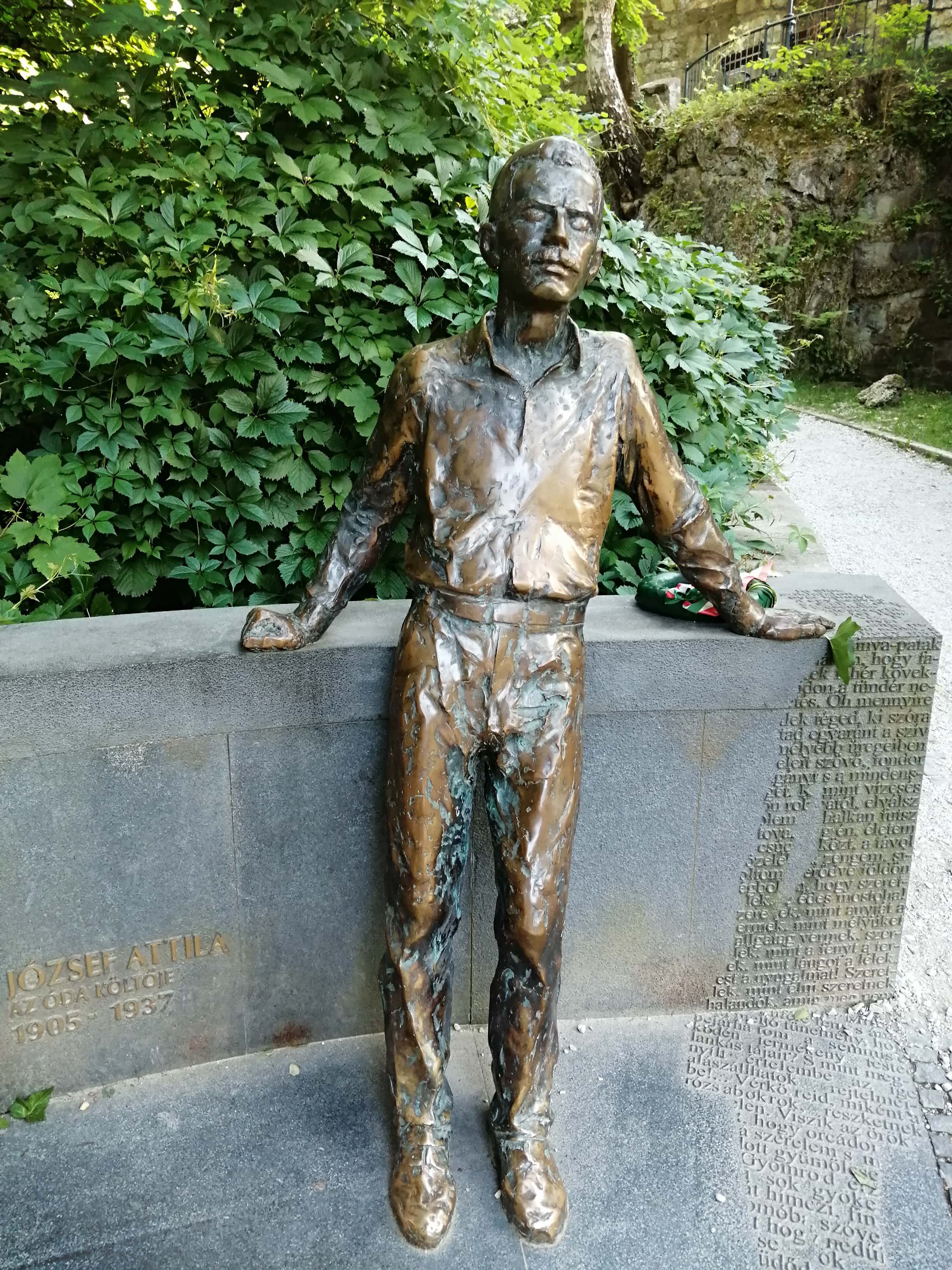 József Attila szobor