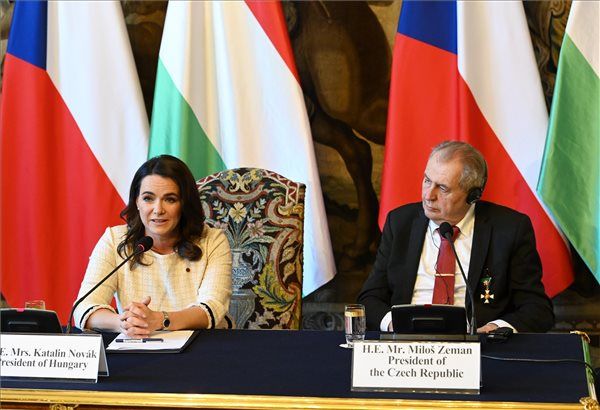 Novák Katalin köztársasági elnök és Milos Zeman leköszönő cseh államfő sajtótájékoztatót tart