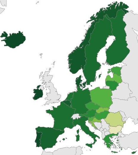 (A képen minél sötétebb zöld egy ország, annál magasabb az átoltottság.)
