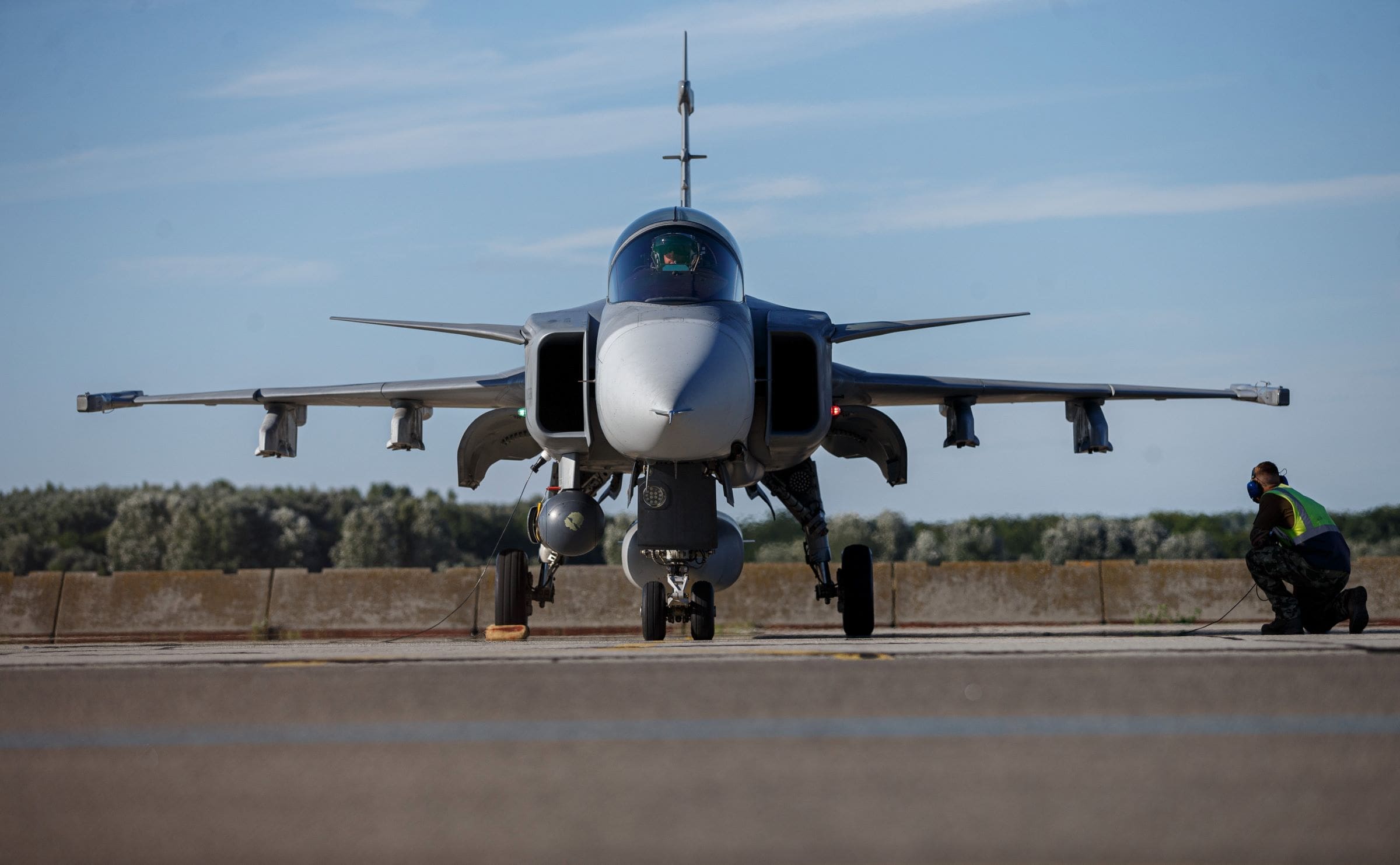 Kiképző repülést tartottak Kecskeméten a Gripen JAS-39-es vadászrepülőkkel 