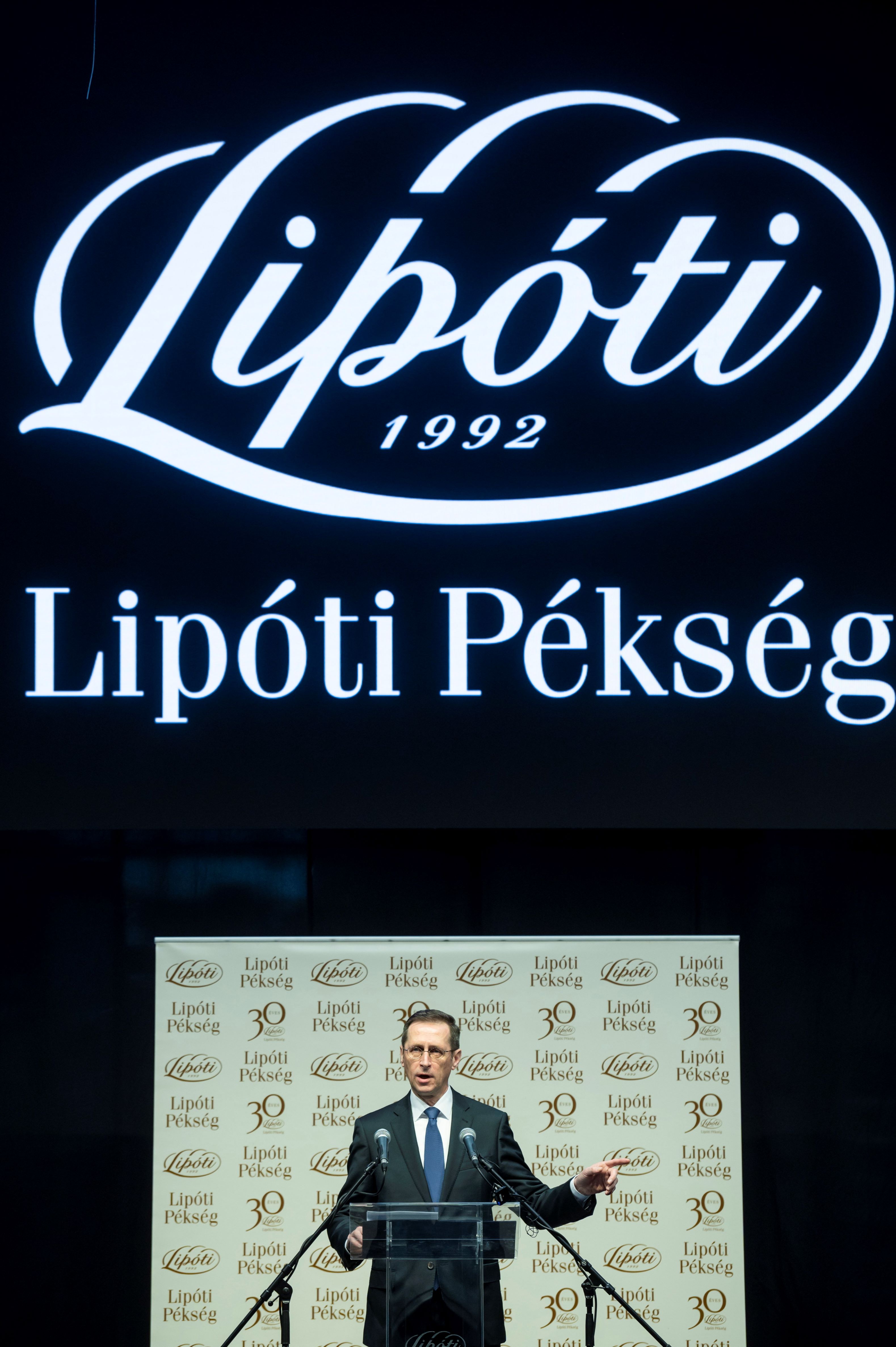 Varga Mihály pénzügyminiszter beszédet mond a Lipóti Tóth és Társai Zrt. új üzemének átadásán Hatvanban 2023. február 28-án.