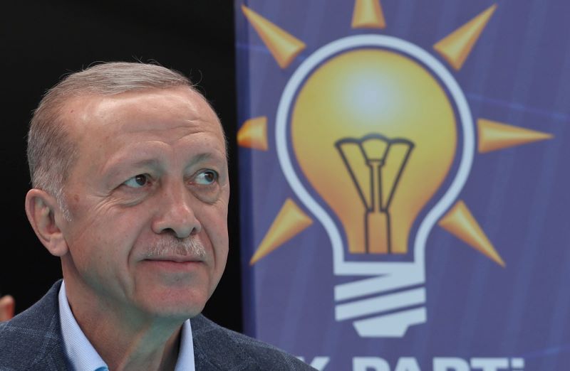 Erdogan török elnök, az iszlamista-konzervatív Igazság és Fejlődés Pártja (AKP) jelöltje választási kampányrendezvényén Isztambulban 2023. május 13-án.