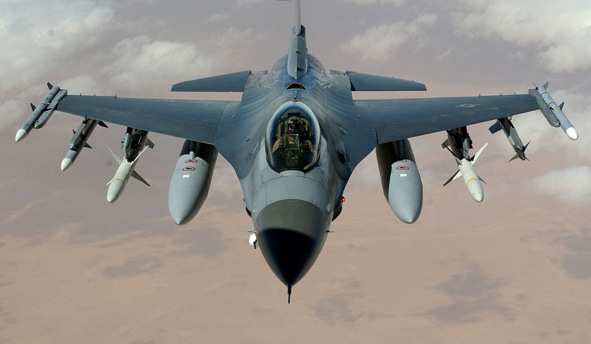 A nyugati F16-is vadászgépek használatára féléves kiképzésen vesznek részt ukrán pilóták.
