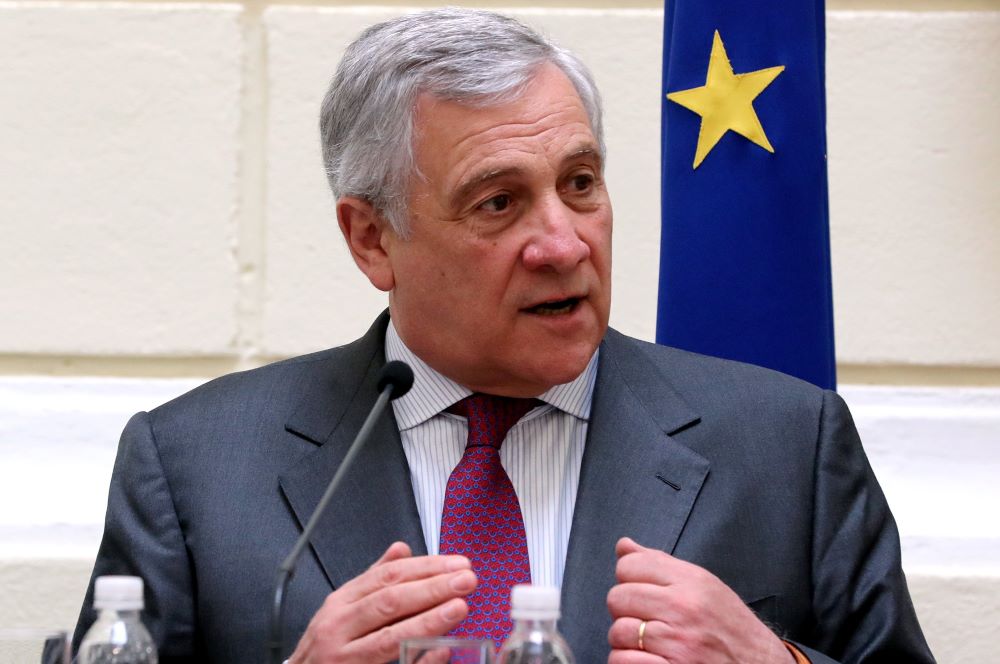 Antonio Tajani olasz külügyminiszter a boszniai és osztrák partnerével folytatott szarajevói megbeszélését követő sajtóértekezleten 2023. március 10-én.
