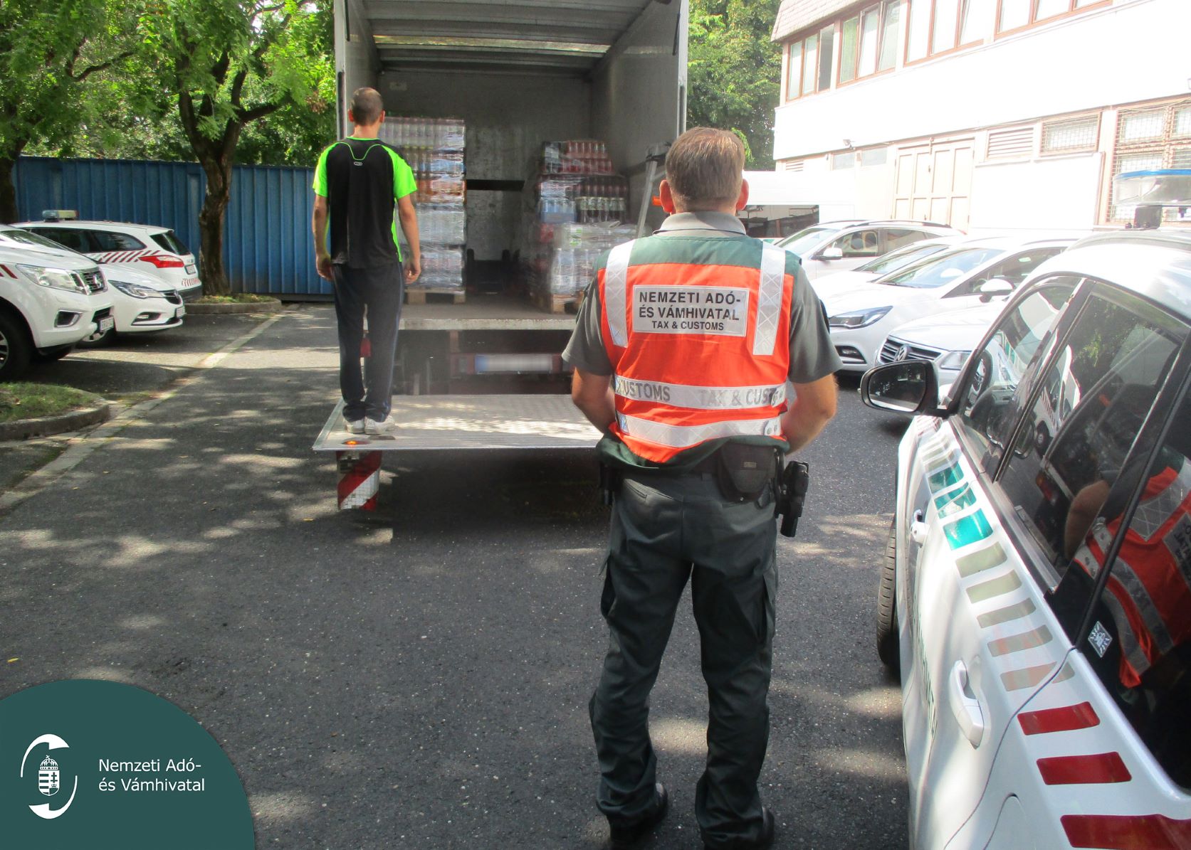 Győrben, egyszerű közúti ellenőrzés során bukott le a jogsértéseket elkövető sofőr