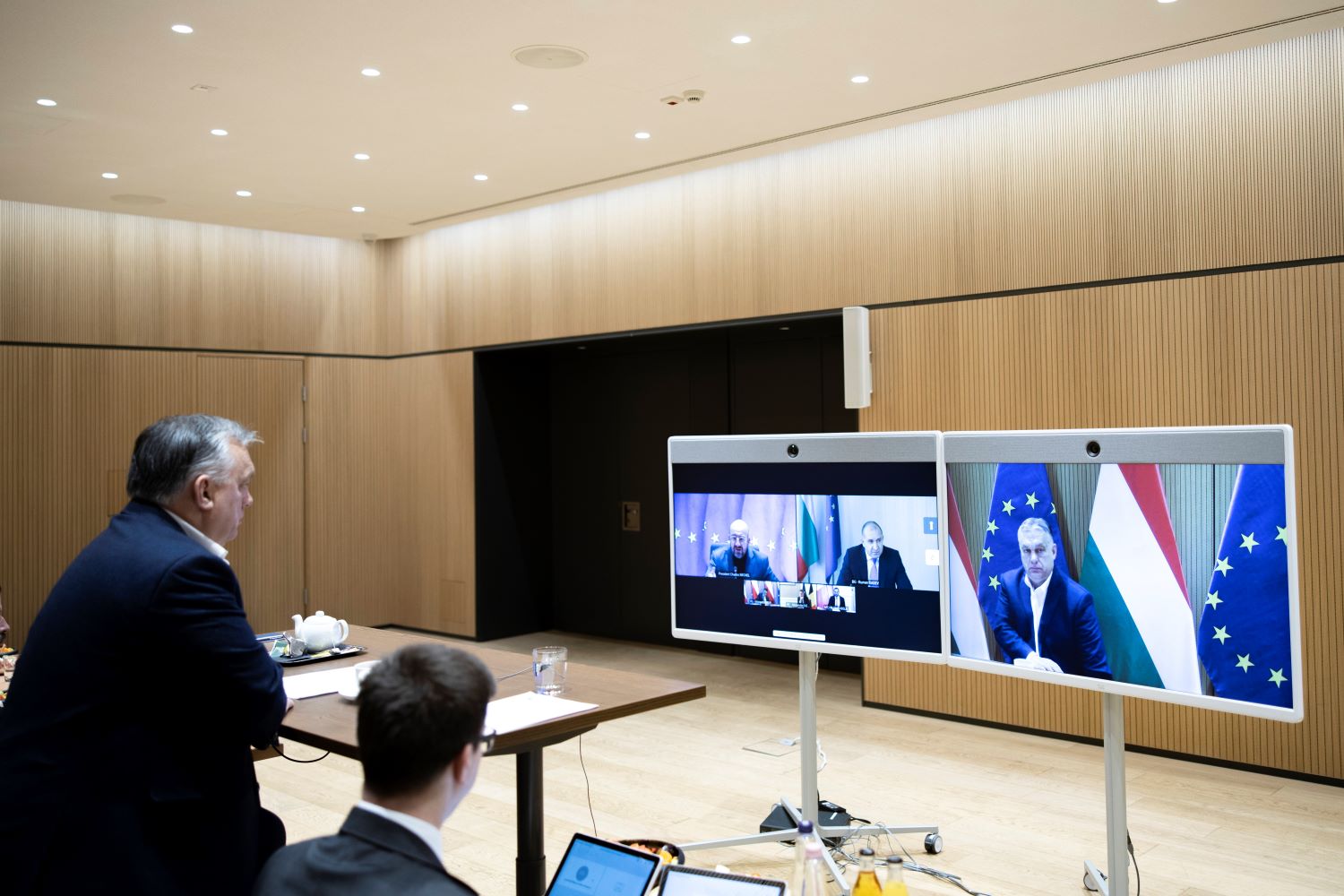 Orbán Viktor miniszterelnök a február 9-én kezdődő uniós csúcstalálkozó előkészítéseként közös videókonferencián vesz részt a lengyel, a belga, a finn és a máltai kormányfővel, a bolgár államfővel, valamint Charles Michellel, az Európai Tanács elnökével Sopronban 2023. február 7-én.