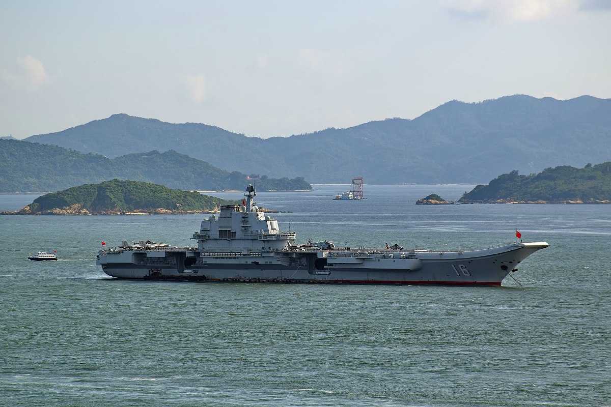 Kínai hadihajók a Tajvani-szorosnál