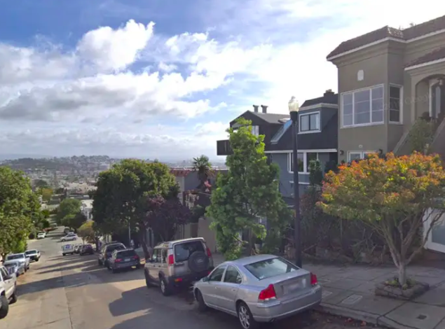 Zuckerberg 2012 novemberében vásárolt egy házat San Franciscóban 10 millió dollárért. 