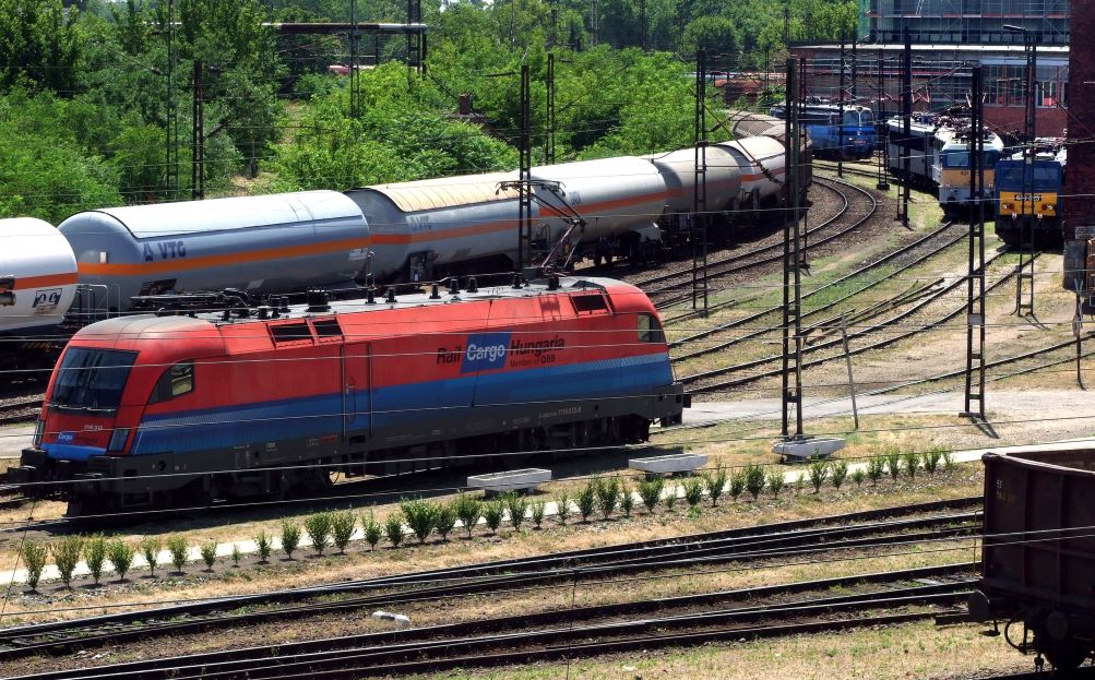 A Rail Cargo Logistics - Hungaria a napokban arról tájékoztatott, hogy idén az első negyedévben a társaság szervezésében május közepéig 41 ezer tonna termény érkezett Ukrajnából, június végéig több mint dupláját, további 85 ezer tonna feladását jelzik előre. 