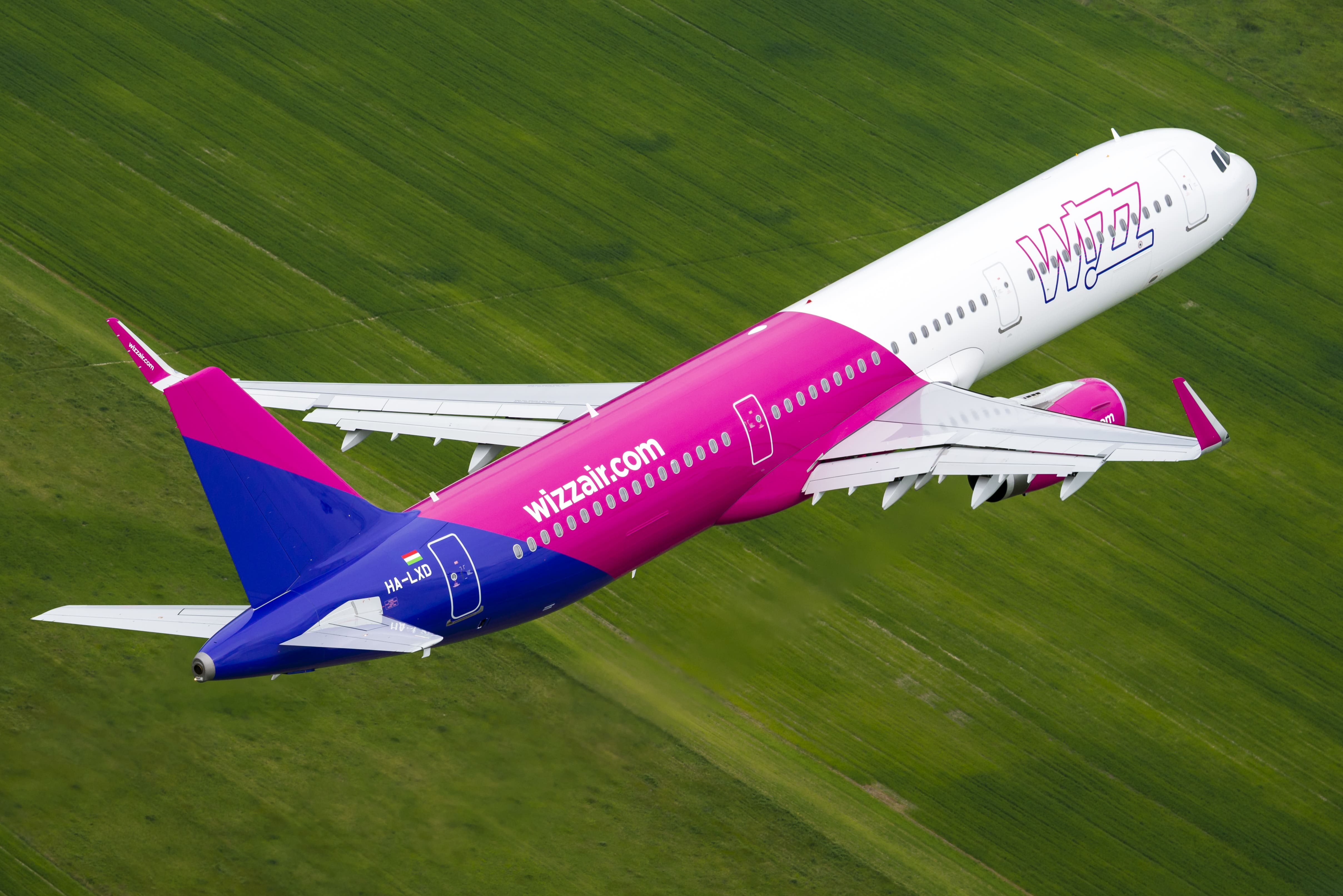 Авиакомпания wizzair. Wizz Air Абу Даби. Wizz Air a321neo. Airbus a321 Wizz Air. Airbus a321neo Wizz Air.