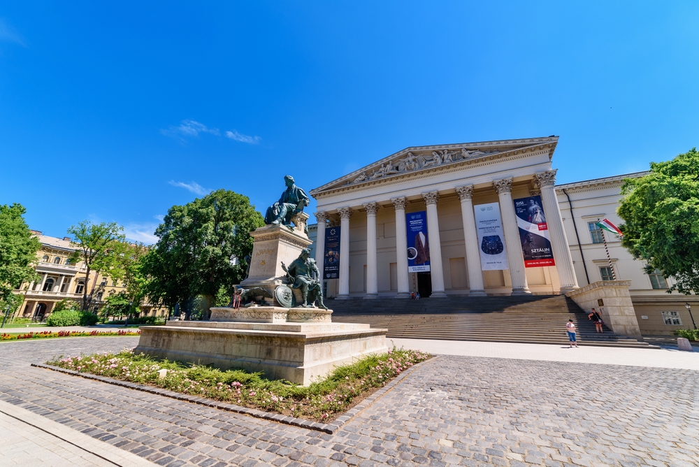 KKDSZ: azonnali béremelést követelnek a közgyűjteményi dolgozók